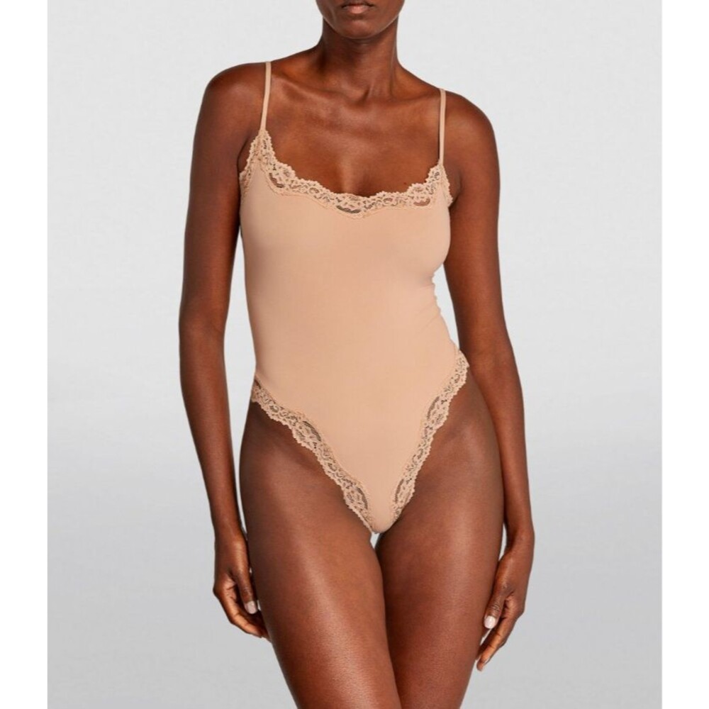 NWT SKIMS Fits Everybody Lace Cami Bodysuit Thong Snap Women's Size M - Clay Tan